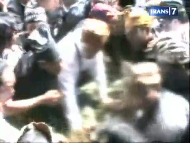 Tradisi Unen Unen, Berebut Hasil Bumi