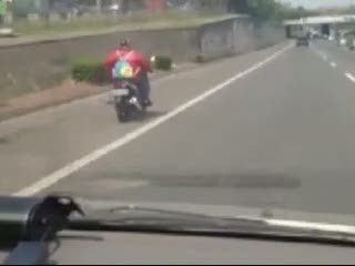Kena! Pemotor Ini Masuk Tol JORR dan Tak Pakai Helm