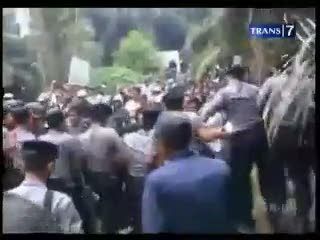 Sengketa Lahan, Warga dan Polisi Ricuh