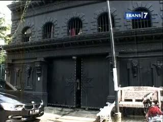 D-L Pulang, Rumah Ahmad Dhani Lengang