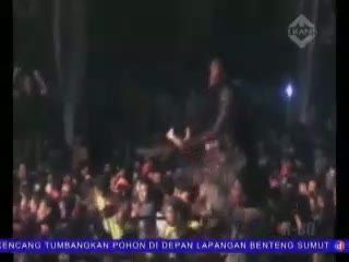 Konser Grup Musik Reggae Shaggy Dog Diwarnai Kericuhan