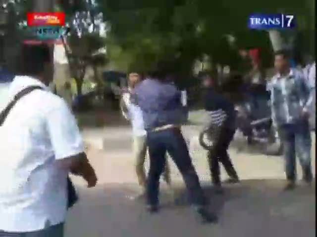 Demo Mahasiswa Diserang