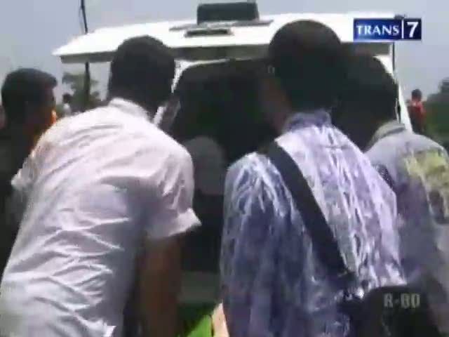 Rombongan Pengantar Haji Tewas Tersambar Kereta 
