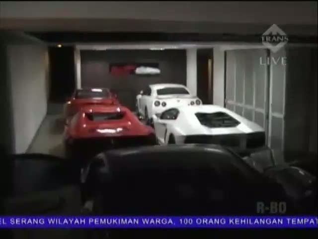 Deretan Mobil Super Mewah di Garasi Suami Walikota Tangsel