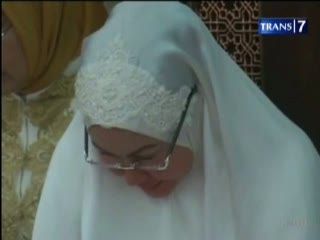 Dikonfirmasi, Ratu Atut Lari dari Wartawan