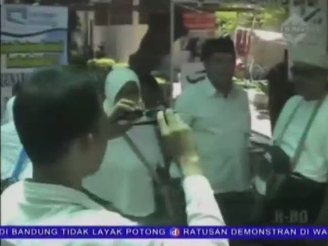 Pedagang Kacamata Kamera Kebanjiran Rejeki