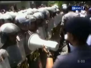 Karyawan Pabrik Kertas Tuntut Gaji Dibayar