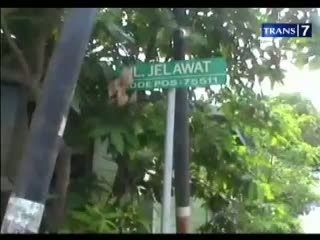 Bayi Dibuang di Pinggir Jalan