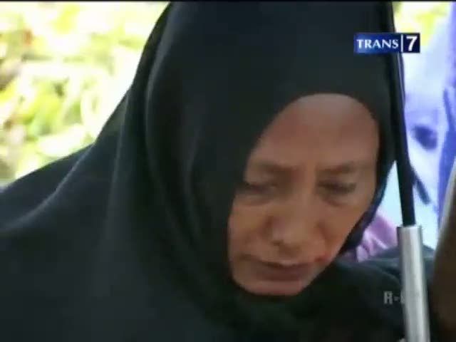 Korban Antrean Daging Kurban Dimakamkan