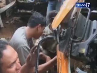 Truk Jatuh ke Jurang, 4 Tewas Terjepit