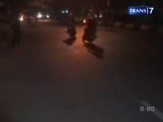 Polisi dan Warga Bubarkan Balap Liar