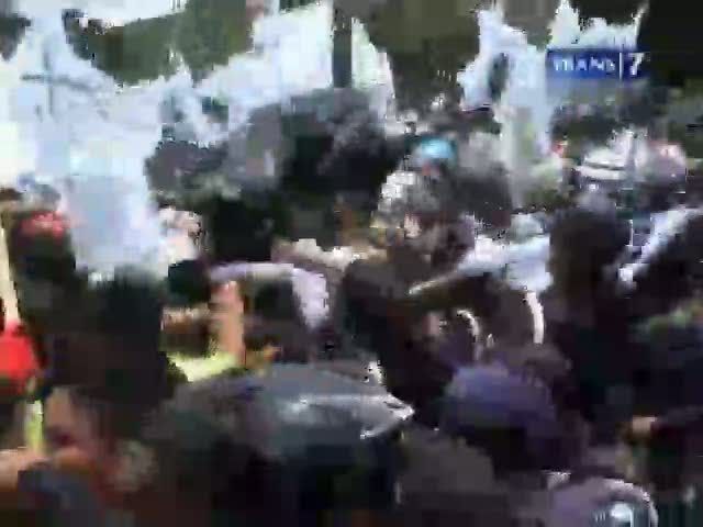 Ratusan Buruh Terlibat Adu Jotos