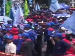 Ratusan Buruh Terlibat Adu Jotos