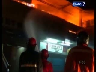 Pemadaman Gudang dan Rumah Berlangsung 5 Jam