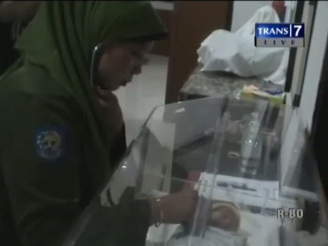 Warga Temukan Bayi Merah di Jalan