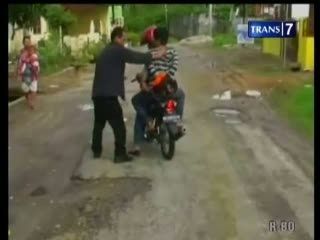 Gagal Jambret, Warga Pukuli Satpam