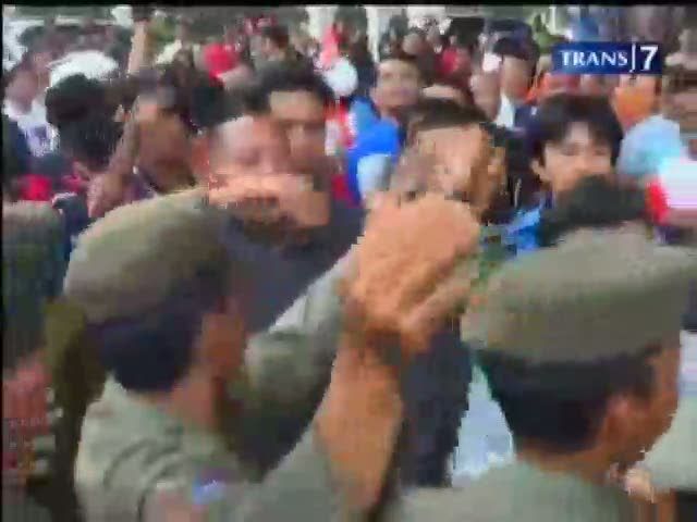 Keributan Pedagang Tolak Pajak