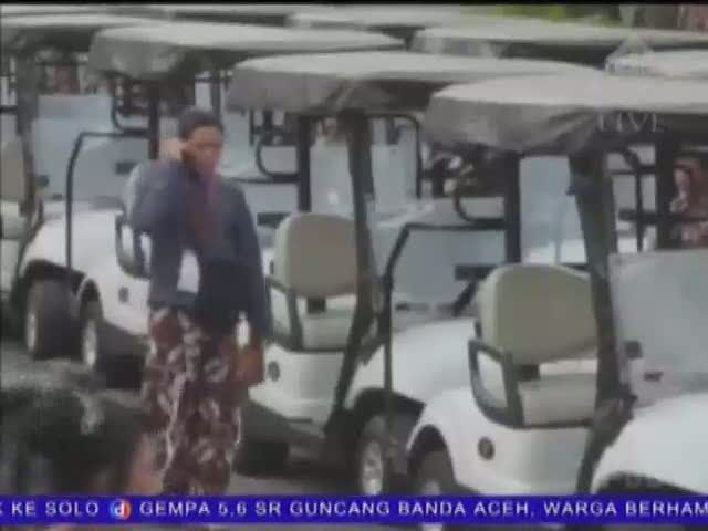 Mobil Golf Sebagai Transportasi Tamu 
