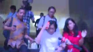 Ibu Angkat Holly: Aduh Saya No Comment Deh!