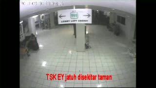 Rekaman Pembunuh Holly Angela Jatuh (3)