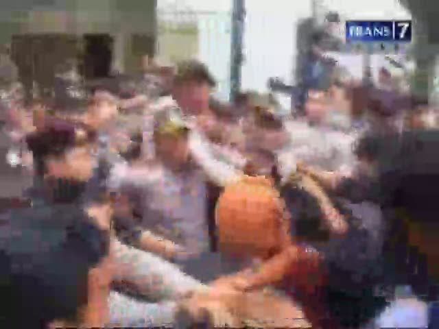Mahasiswa Desak Ratu Atut Ditangkap