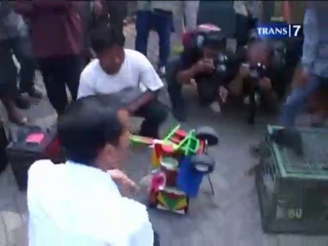 Dikritik, Jokowi Kumpulkan Topeng Monyet