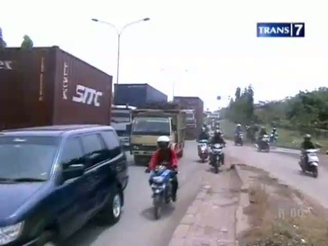Jembatan Layang Berlubang, Lalu Lintas Macet