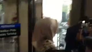 Airin Jenguk Adik Ratu Atut di Jam Kerja