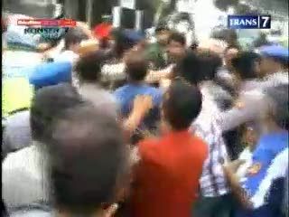 Tolak Kapolri Baru, Mahasiswa Bentrok