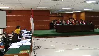 Bunda Daging dan Bunda Putri di Sidang Lutfi Hasan Ishaq