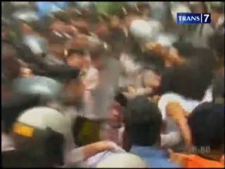 Mahasiswa Tuntut Mandat Atut Dicabut