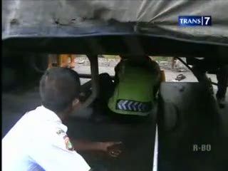 Terlindas Truk Kontainer, Kaki Pemotor Putus
