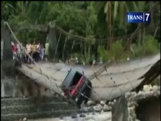 Jembatan Putus, Mobil Terperosok