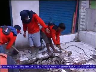 Antisipasi Banjir, Ratusan Kios Dibongkar