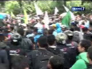 Buruh Ancam Mogok Massal