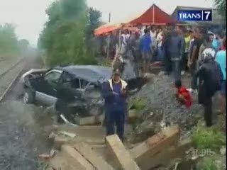 Terseret KA, Pengemudi Lolos dari Maut