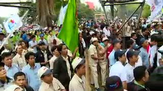 Buruh Mogok, Siap Melawan Jika di PHK