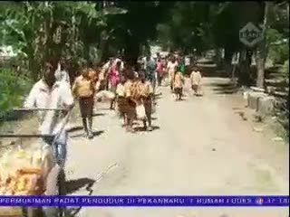 Cari Air Bersih, Warga Harus Jalan Sejauh 2 Kilometer