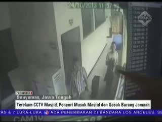 Terekam CCTV, Pencuri Masuk Masjid Gasak Barang Jamaah
