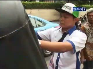 Stiker Caleg di Transportasi Umum