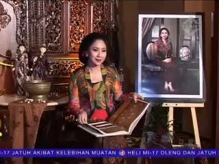 Cinta Akan Solo Mendorong Anita Menulis Buku