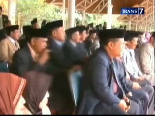 Upacara Hari Pahlawan, Peserta Merokok dan Tidur