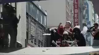 Lomba Balap Ayam Melawan Manusia Gua