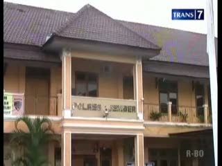 Polisi Zinahi Istri Napi