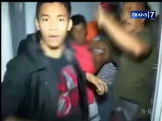 Terbakar Cemburu, Suami Sekap Istri dan Anak