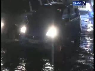 Diguyur Hujan Deras, Jakarta Banjir dan Macet