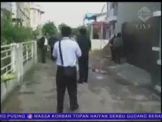 KPK Geledah Rumah Akil Mochtar di Pontianak