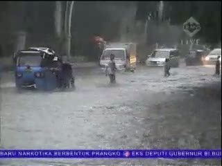 Budaya Konsumtif Warga Membeli Kendaraan Picu Kemacetan