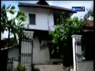 Rumah Tiba-tiba Ambruk, Warga Panik