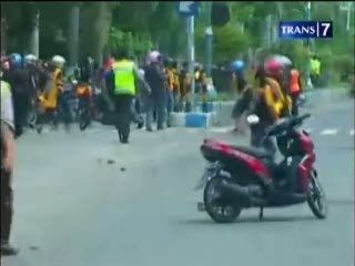 Ribuan Pesilat Bentrok dengan Warga